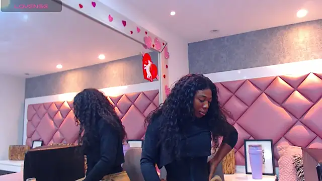 Snapshot of DanielaDuff chatting on October 21, 2025, 7:46 pm DanielaDuff online show from October 21, 2025, 7:46 pm