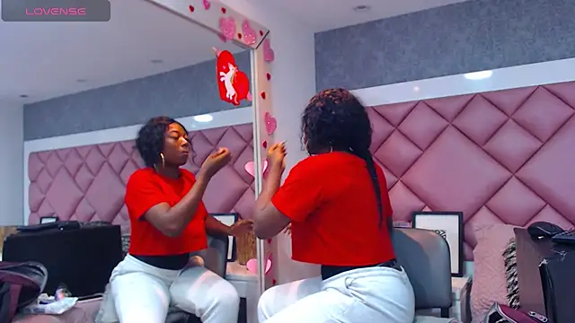 Snapshot of DanielaDuff chatting on October 25, 2025, 7:47 pm DanielaDuff online show from October 25, 2025, 7:47 pm