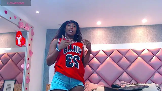 Snapshot of DanielaDuff chatting on October 16, 2025, 8:06 pm DanielaDuff online show from October 16, 2025, 8:06 pm