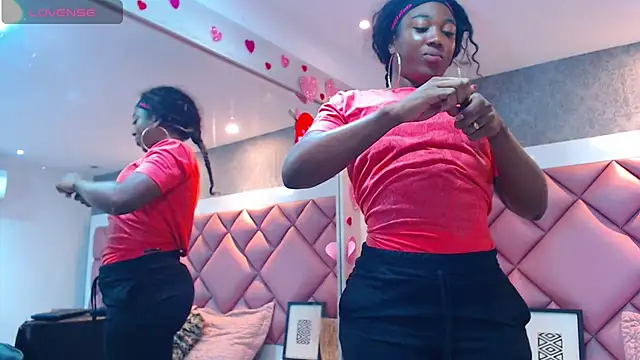 Snapshot of DanielaDuff chatting on November 8, 2025, 7:39 pm DanielaDuff online show from November 8, 2025, 7:39 pm