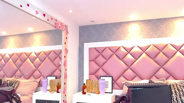 Snapshot of DanielaDuff chatting on January 31, 2026, 8:18 pm DanielaDuff online show from January 31, 2026, 8:18 pm