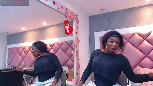 Snapshot of DanielaDuff chatting on November 5, 2025, 8:01 pm DanielaDuff online show from November 5, 2025, 8:01 pm