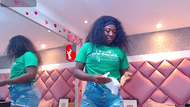 Snapshot of DanielaDuff chatting on November 21, 2025, 7:46 pm DanielaDuff online show from November 21, 2025, 7:46 pm