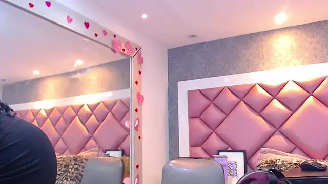 Snapshot of DanielaDuff chatting on February 18, 2026, 7:32 pm DanielaDuff online show from February 18, 2026, 7:32 pm