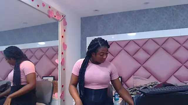 Snapshot of DanielaDuff chatting on February 25, 2026, 7:36 pm DanielaDuff online show from February 25, 2026, 7:36 pm