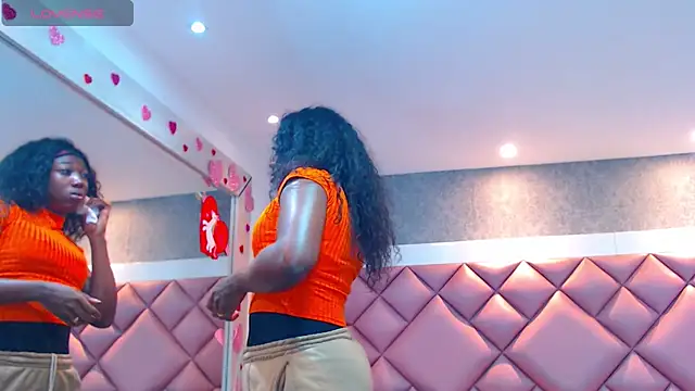 Snapshot of DanielaDuff chatting on November 18, 2025, 7:50 pm DanielaDuff online show from November 18, 2025, 7:50 pm