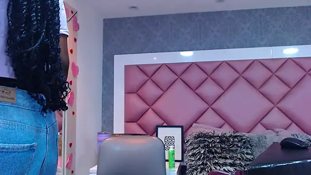 Snapshot of DanielaDuff chatting on February 16, 2026, 7:56 pm DanielaDuff online show from February 16, 2026, 7:56 pm