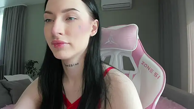 JenniferQueen11 online show from September 9, 2025, 8:46 am