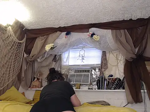 MaxiMillz online show from December 17, 2025, 3:50 pm