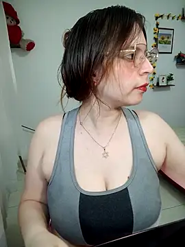 lorenitabella online show from March 13, 2026, 9:53 pm