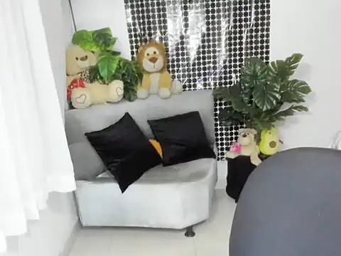 lorenitabella online show from December 4, 2025, 9:08 am