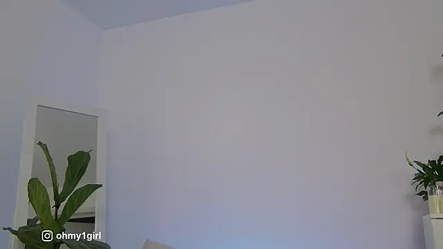 Fallinlove1 online show from October 14, 2025, 3:56 pm