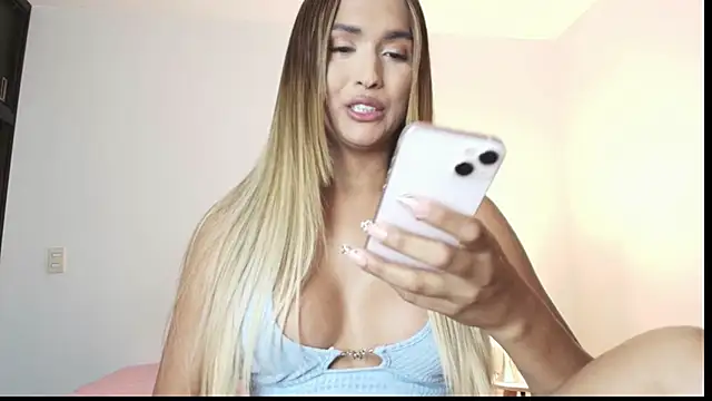 Snapshot of carminaurmommy chatting on January 23, 2025, 12:25 am carminaurmommy online show from January 23, 2025, 12:25 am