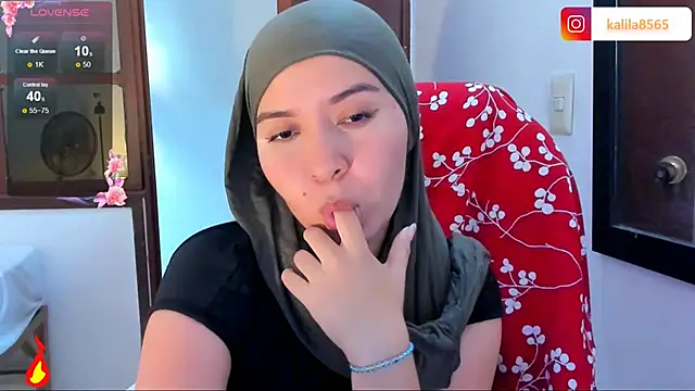 Snapshot of MatchedEyebrow chatting on November 4, 2025, 8:34 pm MatchedEyebrow online show from November 4, 2025, 8:34 pm