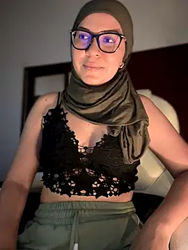 Snapshot of MatchedEyebrow chatting on September 18, 2025, 9:51 pm MatchedEyebrow online show from September 18, 2025, 9:51 pm