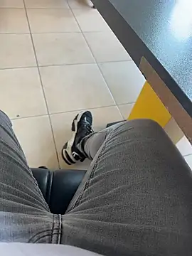 Snapshot of S2kicibey06 chatting on January 31, 2025, 1:02 pm S2kicibey06 online show from January 31, 2025, 1:02 pm