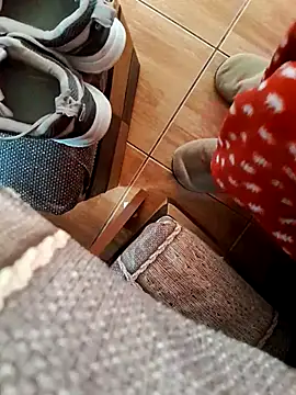 feet toes online show from March 14, 2025, 5:27 am