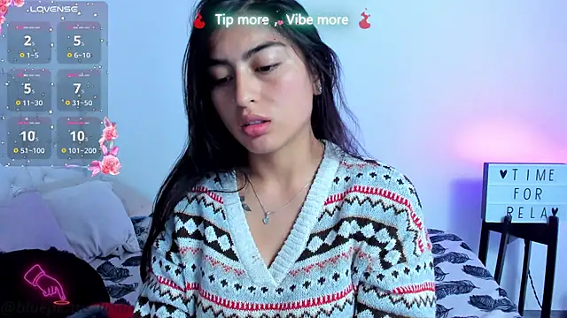 Snapshot of Blue_Petite chatting on December 3, 2025, 11:36 pm Blue Petite online show from December 3, 2025, 11:36 pm