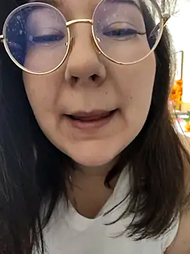 HunnyyLove online show from September 15, 2025, 5:57 pm