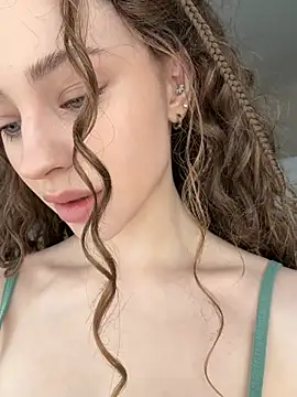 Camilla Railian online show from April 11, 2026, 8:07 am