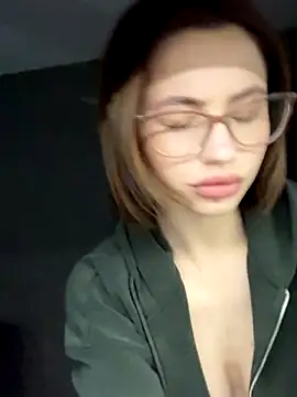 Camilla Railian online show from November 2, 2025, 1:32 am