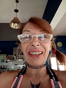 Snapshot of FrozenWaffle chatting on February 16, 2026, 3:32 pm FrozenWaffle online show from February 16, 2026, 3:32 pm