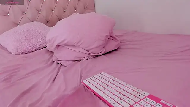 sofiaa snoww online show from March 2, 2025, 9:52 pm