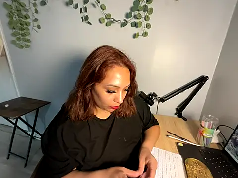 Snapshot of linalooove chatting on September 11, 2025, 5:57 pm linalooove online show from September 11, 2025, 5:57 pm