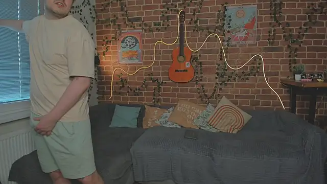 yamy yamy yamy online show from October 2, 2025, 2:31 pm