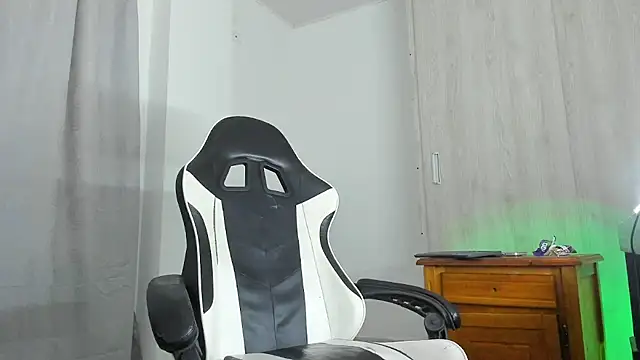 YeremiBrowm online show from September 10, 2025, 8:41 pm