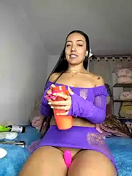 Snapshot of amycute_ chatting on February 3, 2025, 2:14 am amycute online show from February 3, 2025, 2:14 am