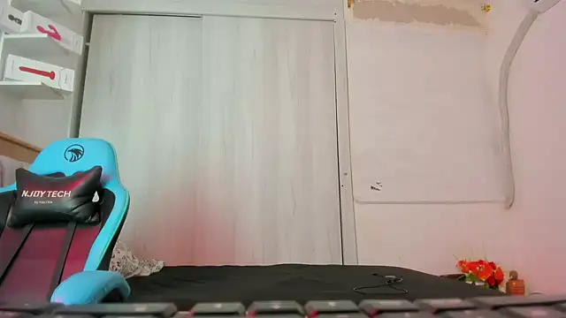 Lunastar02 online show from October 10, 2025, 1:34 pm