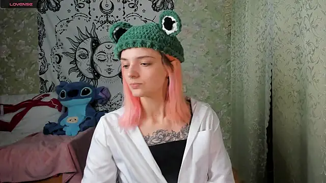 Snapshot of Cutie_Adelia chatting on January 16, 2025, 1:03 pm Cutie Adelia online show from January 16, 2025, 1:03 pm