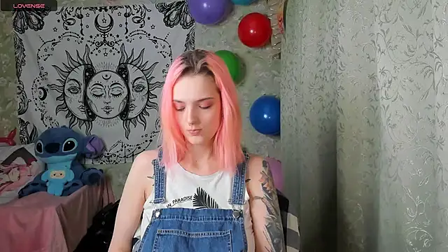 Snapshot of Cutie_Adelia chatting on December 12, 2024, 1:39 pm Cutie Adelia online show from December 12, 2024, 1:39 pm