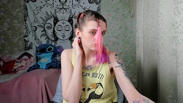 Snapshot of Cutie_Adelia chatting on March 21, 2025, 10:50 am Cutie Adelia online show from March 21, 2025, 10:50 am