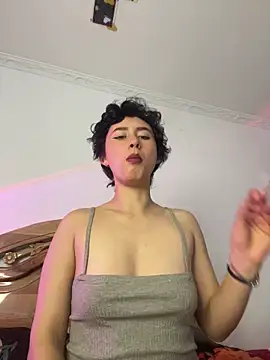 bellaa-w online show from October 28, 2025, 1:10 pm