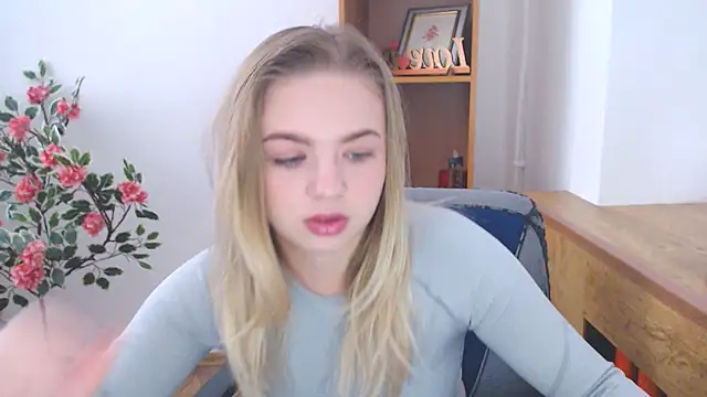 Snapshot of CrazyGloria chatting on October 20, 2025, 5:42 am CrazyGloria online show from October 20, 2025, 5:42 am