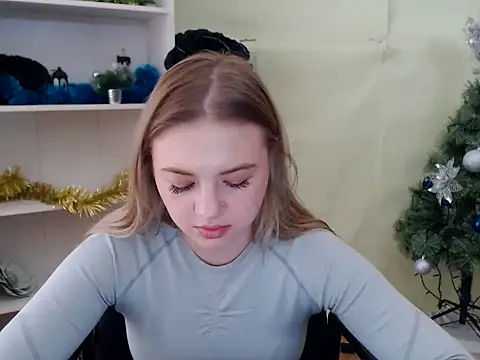 Snapshot of CrazyGloria chatting on December 5, 2024, 9:33 am CrazyGloria online show from December 5, 2024, 9:33 am