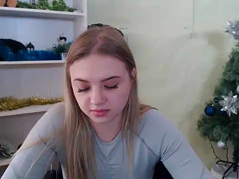 Snapshot of CrazyGloria chatting on January 3, 2025, 9:47 am CrazyGloria online show from January 3, 2025, 9:47 am