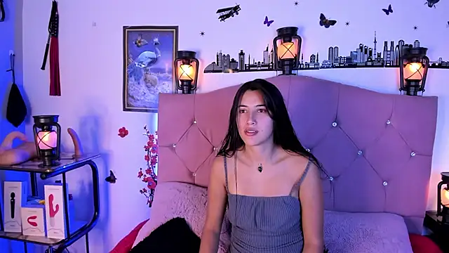 brenda moris01 online show from September 15, 2025, 9:26 pm