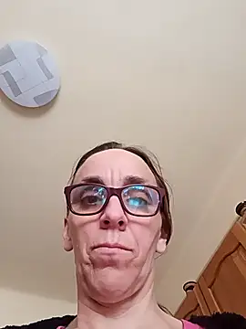 Snapshot of Dettybitch40 chatting on October 20, 2025, 8:48 am Dettybitch40 online show from October 20, 2025, 8:48 am