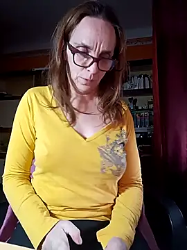 Snapshot of Dettybitch40 chatting on October 16, 2025, 3:42 pm Dettybitch40 online show from October 16, 2025, 3:42 pm