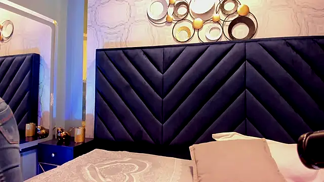 HannaPetit online show from November 1, 2025, 7:08 pm