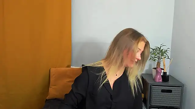 LilyBlondee online show from March 22, 2025, 8:37 pm