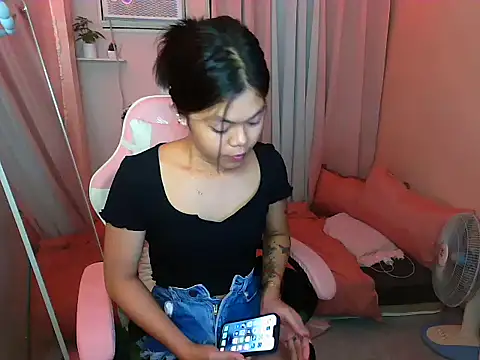 Snapshot of young_salsalita chatting on September 17, 2025, 5:15 pm young salsalita online show from September 17, 2025, 5:15 pm
