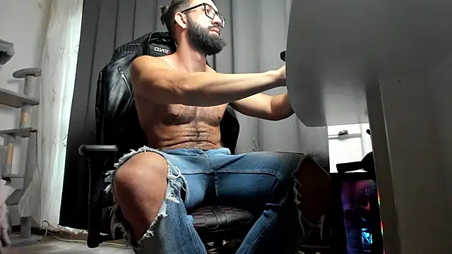 liamaesthetic online show from November 16, 2025, 7:57 am