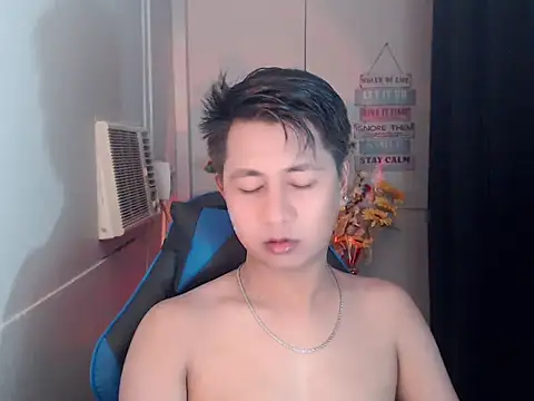 Snapshot of khael_moreno chatting on November 13, 2025, 5:17 pm khael moreno online show from November 13, 2025, 5:17 pm