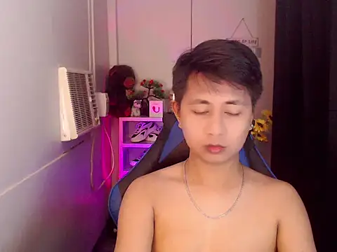 Snapshot of khael_moreno chatting on November 18, 2025, 12:48 am khael moreno online show from November 18, 2025, 12:48 am