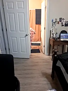 bootiebby online show from October 13, 2025, 3:41 am