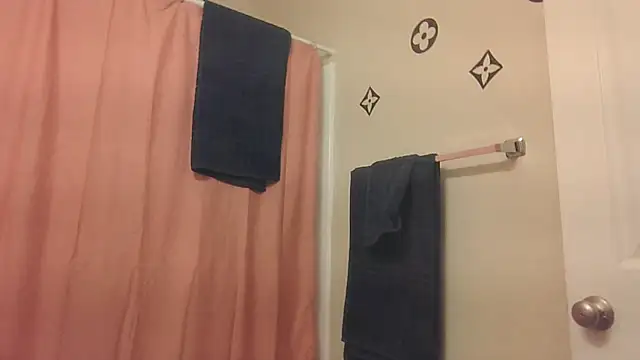 bootiebby online show from November 18, 2025, 3:59 pm